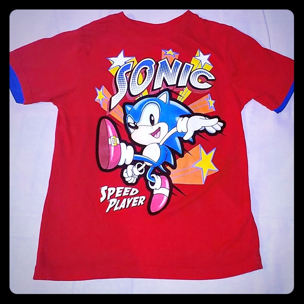 Boys size 8 Sonic The Hedgehog tee